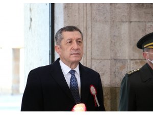 Bakan Selçuk ve öğretmenler Başöğretmen’in huzurunda