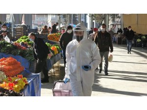 Böyle tedbir görülmedi, tulumla pazara girdi