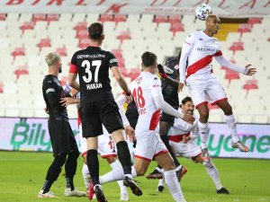 Süper Lig: DG Sivasspor: 0 - FT Anlatyaspor: 0 (İlk yarı)