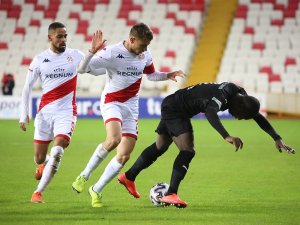 Müsabakanın ilk yarısı golsüz beraberlikle sonuçlandı