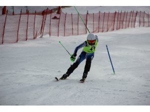 Anatolia kupası kayak yarışları 11 ülkenin katılımıyla Erzurum’da başladı