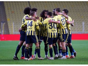 Ziraat Türkiye Kupası: Fenerbahçe: 1 - Karacabey Belediyespor: 0 (İlk yarı)