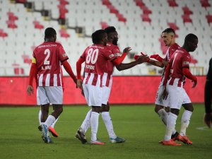 Mücadeleden 1-0 galip ayrılan kırmızı-beyazlı ekip, adını bir üst tura yazdırdı