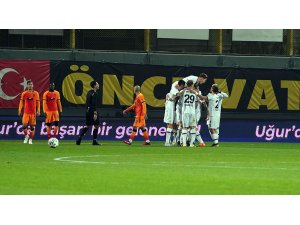 Karagümrük, son dakikalarda attığı golle Galatasaray’ı 2-1 yendi