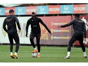 Galatasaray’da Etobo antrenmanı yarıda bıraktı