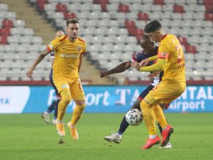 Antalyaspor, sahasında karşılaştığı Kayserispor’u 2-0 mağlup etti