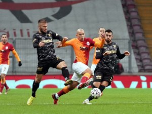 Süper Lig: Galatasaray: 2 - Göztepe: 1 (İlk yarı)