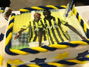 Fenerbahçe’de Samatta’nın doğum günü kutlandı