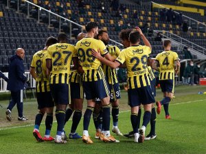 Süper Lig: Fenerbahçe: 1 - Medipol Başakşehir: 1 (İlk yarı)