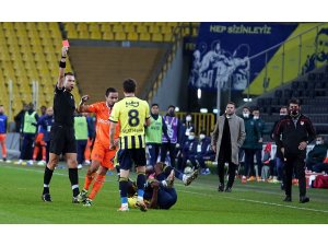 Başakşehir, Fenerbahçe maçını 9 kişi tamamladı