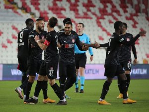 Süper Lig: D.G Sivasspor: 3 - Gençlerbirliği: 1 (Maç sonucu)