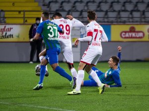 Süper Lig: Çaykur Rizespor: 1 – Fraport TAV Antalyaspor: 0 (İlk yarı)