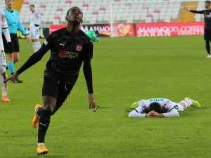 Sivasspor, sahasında 158 gün sonra kazandı