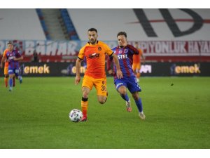 Süper Lig: Trabzonspor: 0 - Galatasaray: 1 (İlk yarı)