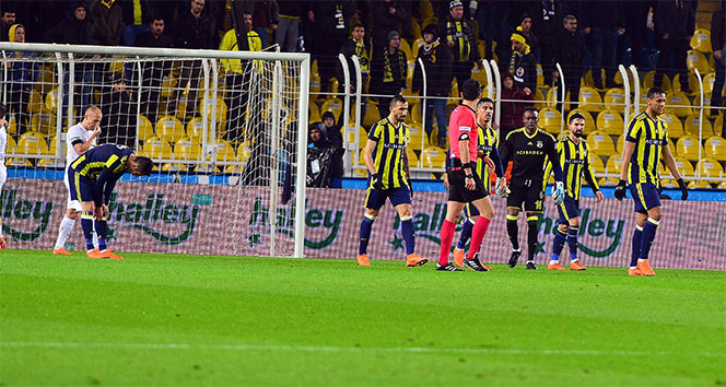 Fenerbahçe Akhisar'a boyun eğdi