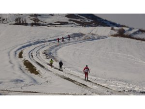 Kayakçılar yarışlara yüksek kesimlerde hazırlanıyor