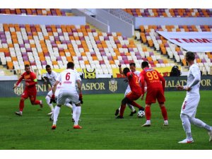 Süper Lig: Yeni Malatyaspor: 1 - DG Sivasspor: 2 (İlk yarı)