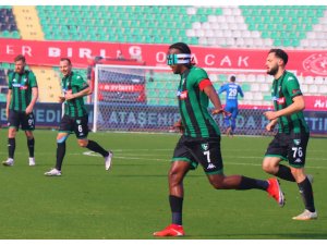 Rodallega özel maskeyle sahaya çıktı