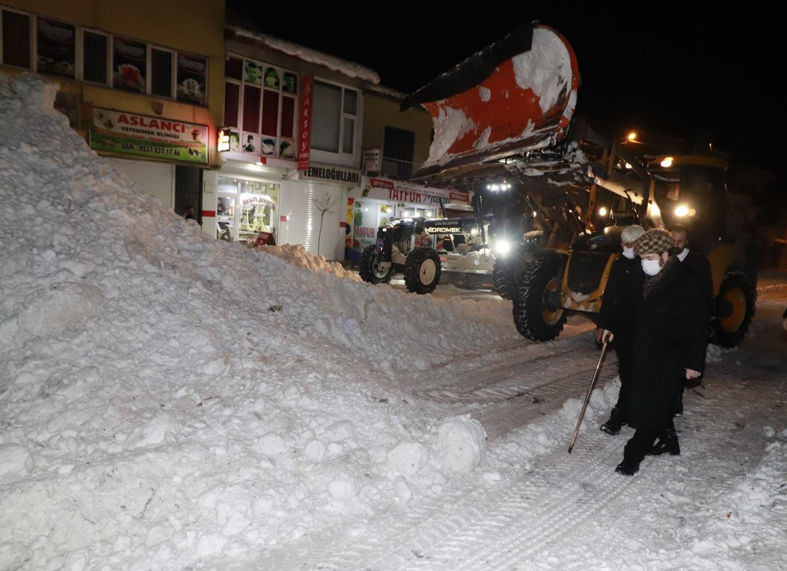 Başkan Sayan, karla mücadele çalışmalarını denetledi