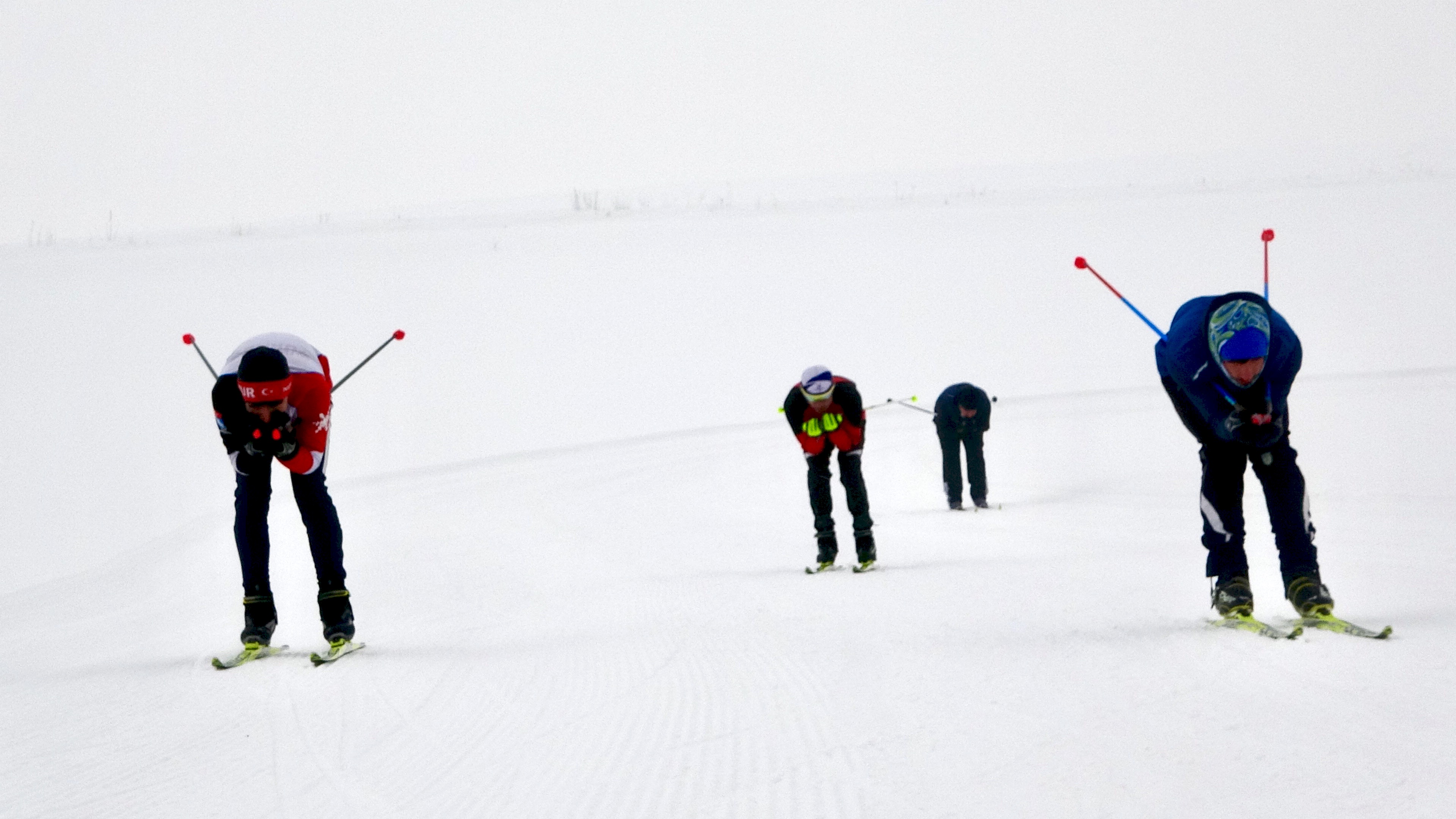Ağrılı sporcular yarışmalara dondurucu soğukların altında hazırlanıyor