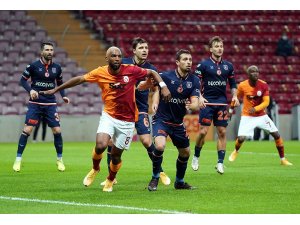 Süper Lig: Galatasaray: 1 - Medipol Başakşehir: 0 (İlk yarı)