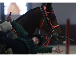 Kendileri küçük, yaptıkları şov büyük