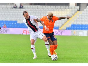 Medipol Başakşehir, sahasında Fatih Karagümrük’e 1-0’lık skorla mağlup oldu