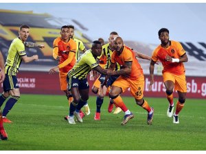 Süper Lig: Fenerbahçe: 0 - Galatasaray: 0 (İlk yarı)