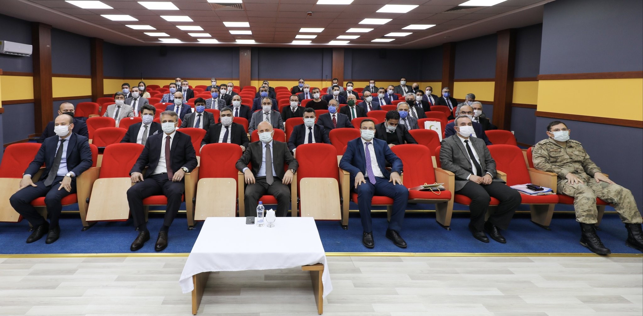 Vali Varol, kurum müdürleriyle Değerlendirme Toplantısı gerçekleştirdi