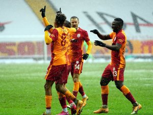 Galatasaray evindeki yenilmezliğini 9’a çıkardı