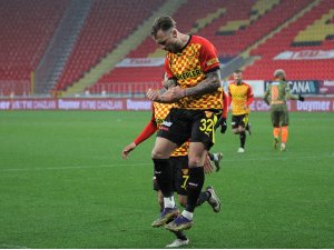 Süper Lig: Göztepe: 2 - Medipol Başakşehir: 1 (Maç Sonucu)