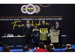 Mesut Özil imzalı çubuklu forma rekor kırdı