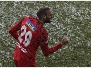 Cenk Tosun, Beşiktaş’a dubleyle döndü