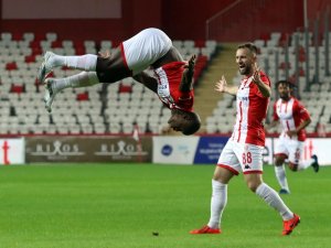 Süper Lig: FT Antalyaspor: 1 - Yeni Malatyaspor: 1 (İlk yarı)