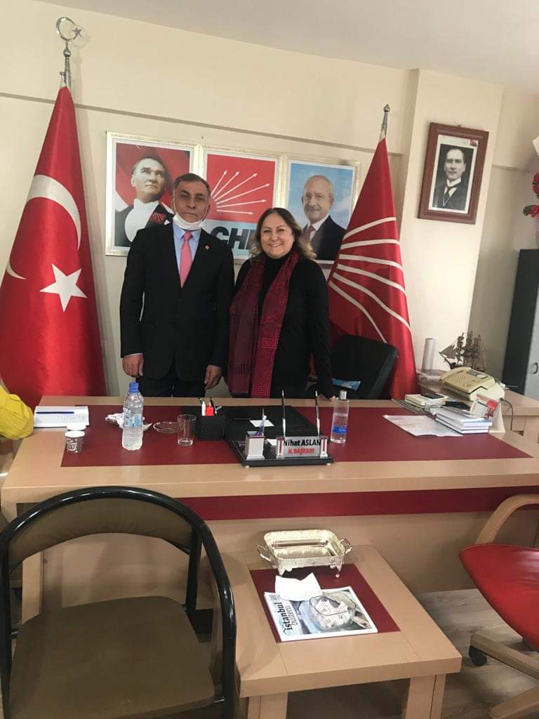 CHP Kadın Kolları Genel Başkan Yardımcısı Ayten Gülsever partisinin Ağrı il binasını ziyaret etti