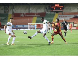 Süper Lig: Aytemiz Alanyaspor: 0 - Galatasaray: 1 (İlk yarı)