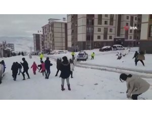 Şırnak’ta çocuklar ile polisin kartopu savaşı