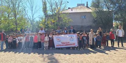 Taşlıçay Gençlik Merkezi Üyeleri Çocukların Yüreğine Dokunuyor