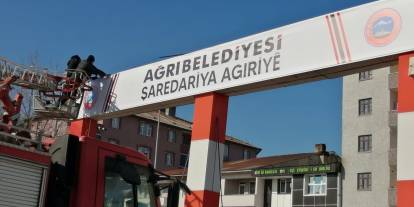 Ağrı Belediyesi’nden Çift Dilli Tabela