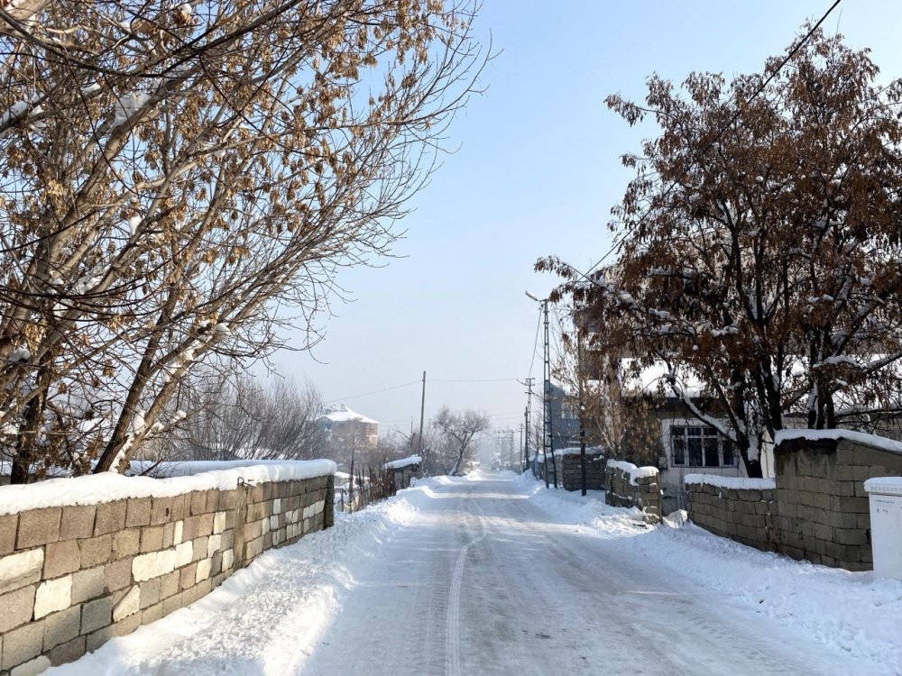 Ağrı’da kar yağışı köy yollarını kapattı. Kaç yolu kapandı?