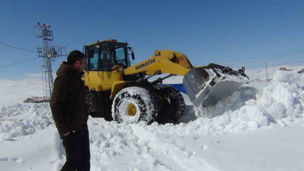 Özel İdare ekipleri kar esaretini sonlandırdı