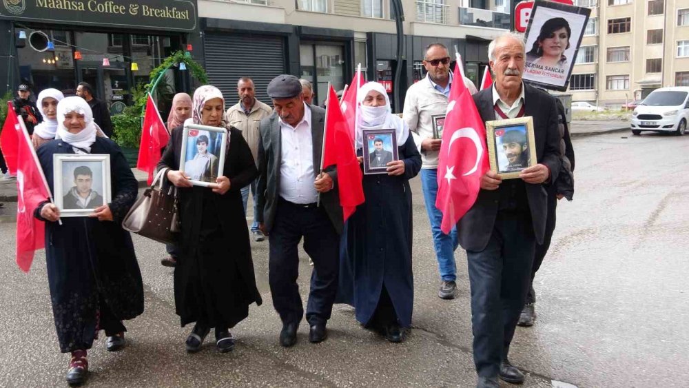 Vanlı aileler tüm koşullara rağmen evlatlarını bekliyor