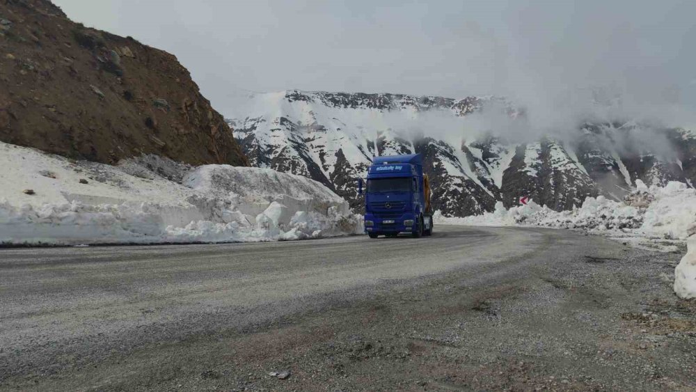 Çığ altında kalan minibüs 4.5 ay sonra ortaya çıktı