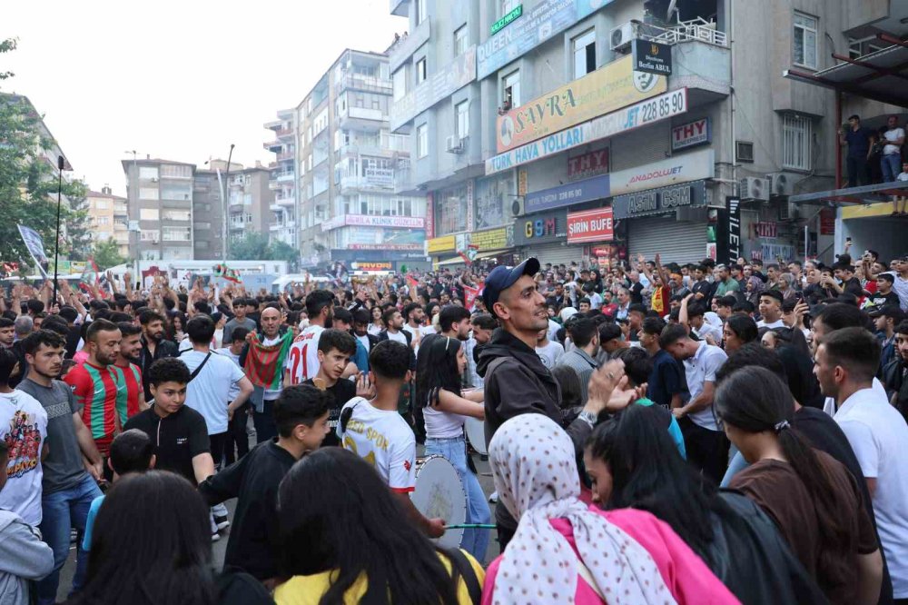 Savaş alanı değil şampiyonluk kutlamaları