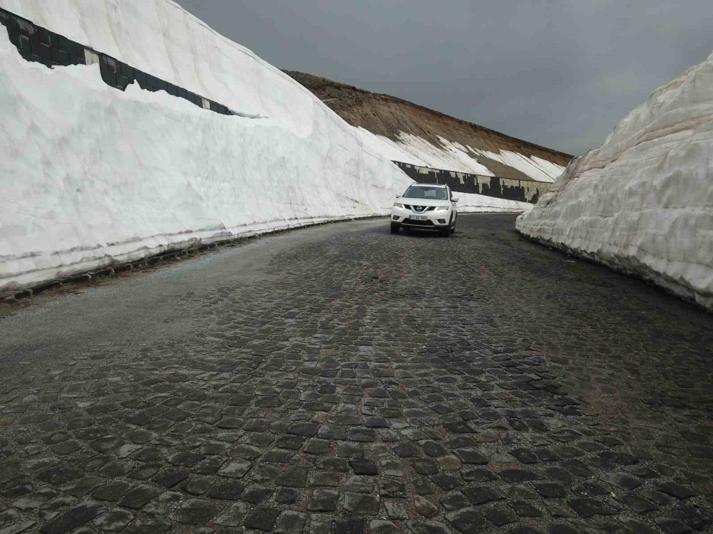 Nemrut Dağında kar kalınlığı 5 metre
