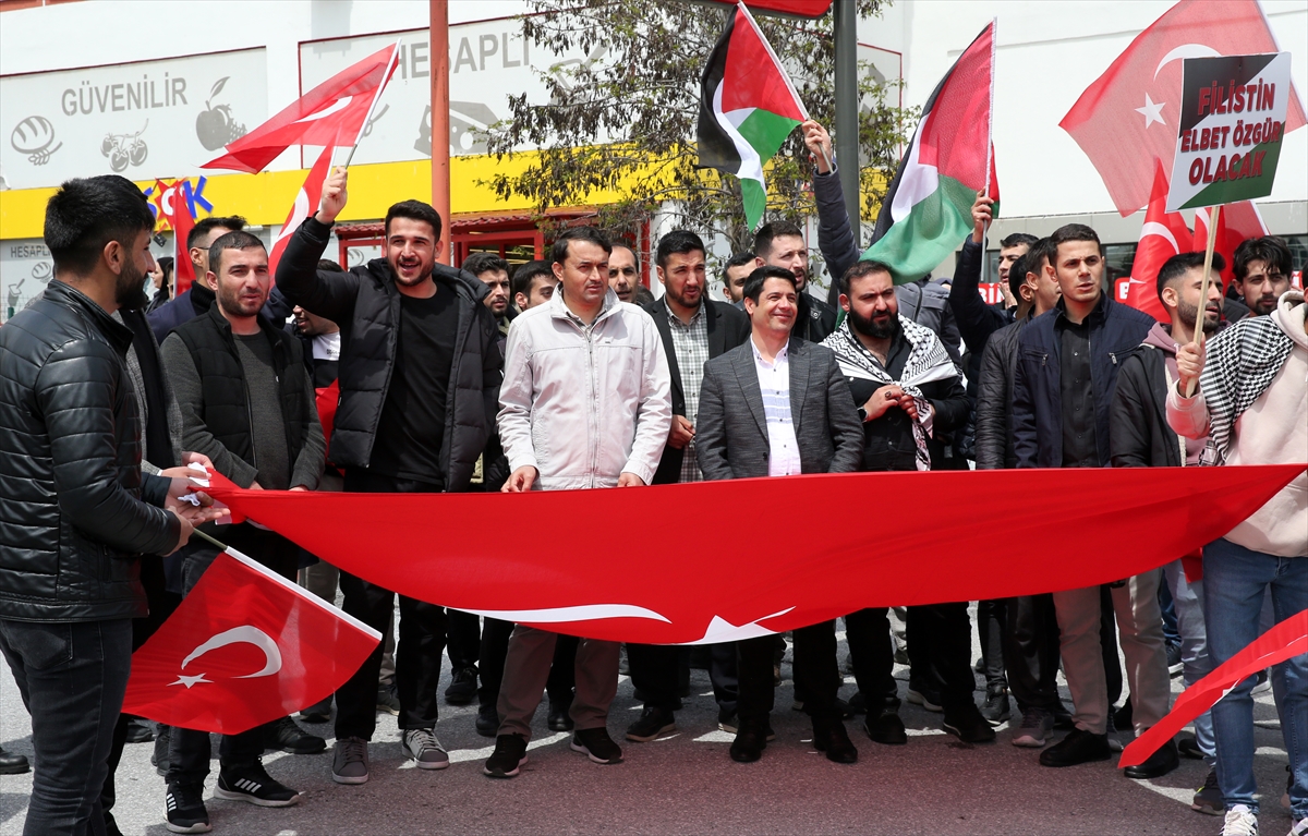 aa-20240507-34489802-34489796-bitlis-eren-universitesinde-israilin-gazzeye-saldirilari-protesto-edildi.jpg