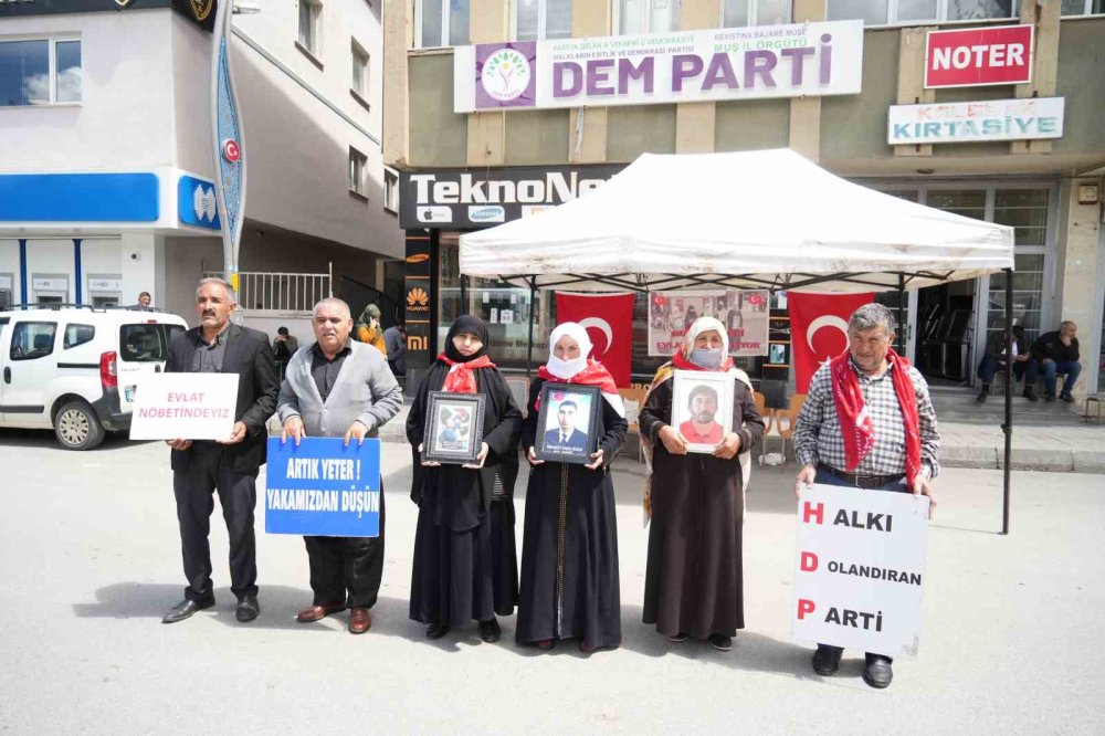 PKK tarafından kaçırılan çocukların aileleri oturma eylemine devam ediyor