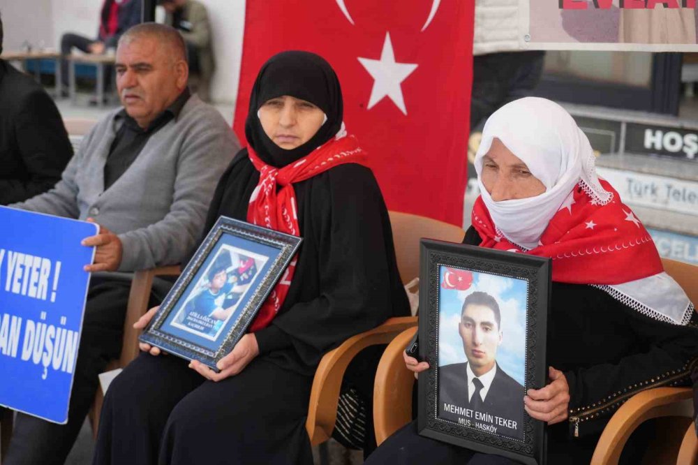 PKK tarafından kaçırılan çocukların aileleri oturma eylemine devam ediyor