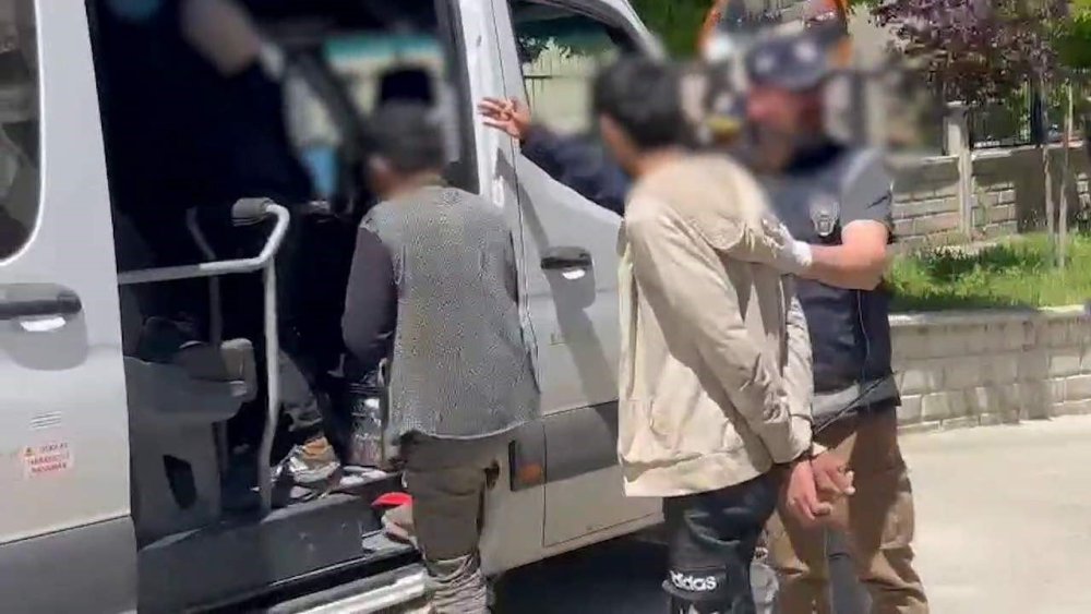 Siirt'te 17 göçmen ve uyuşturucu operasyonu