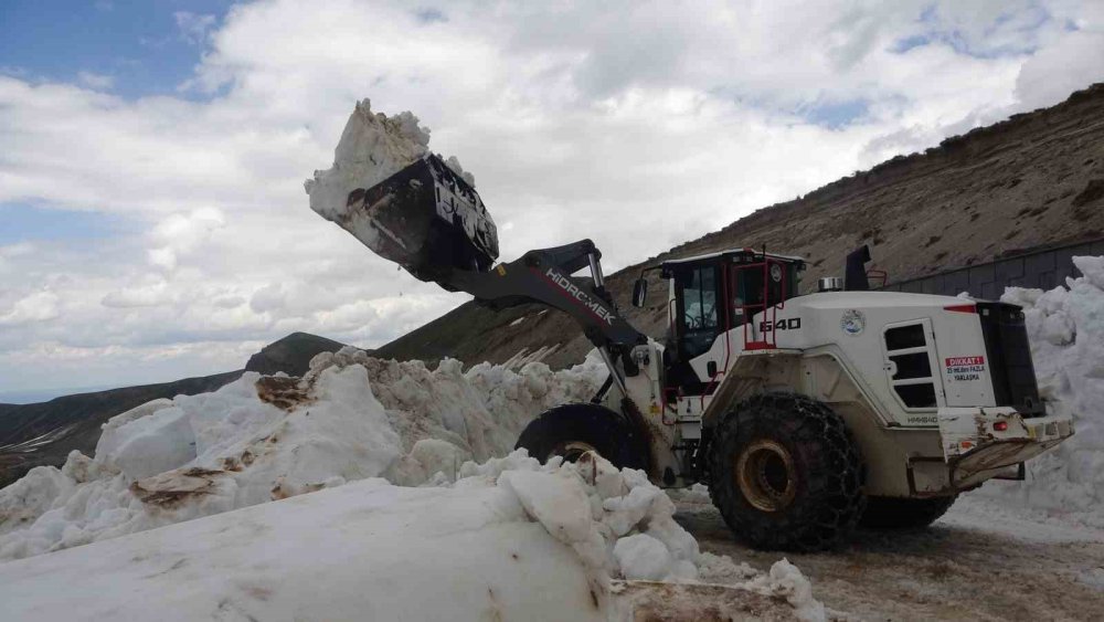 Nemrut Krater Gölünün yolu uzun zaman sonra açılıyor